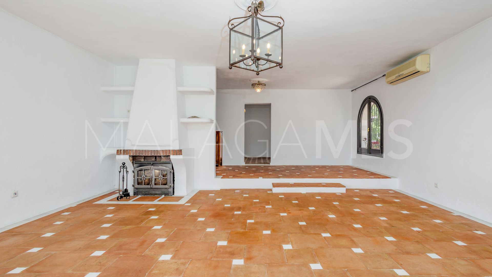 Villa for sale in Coin