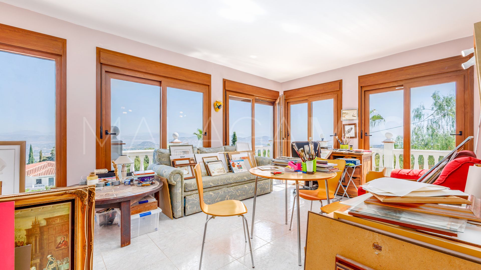 Se vende villa in Alhaurin el Grande with 6 bedrooms