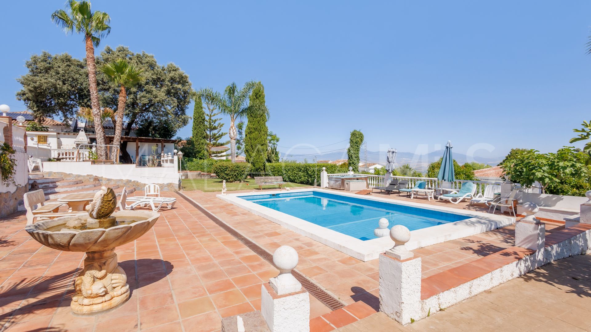 Se vende villa in Alhaurin el Grande with 6 bedrooms