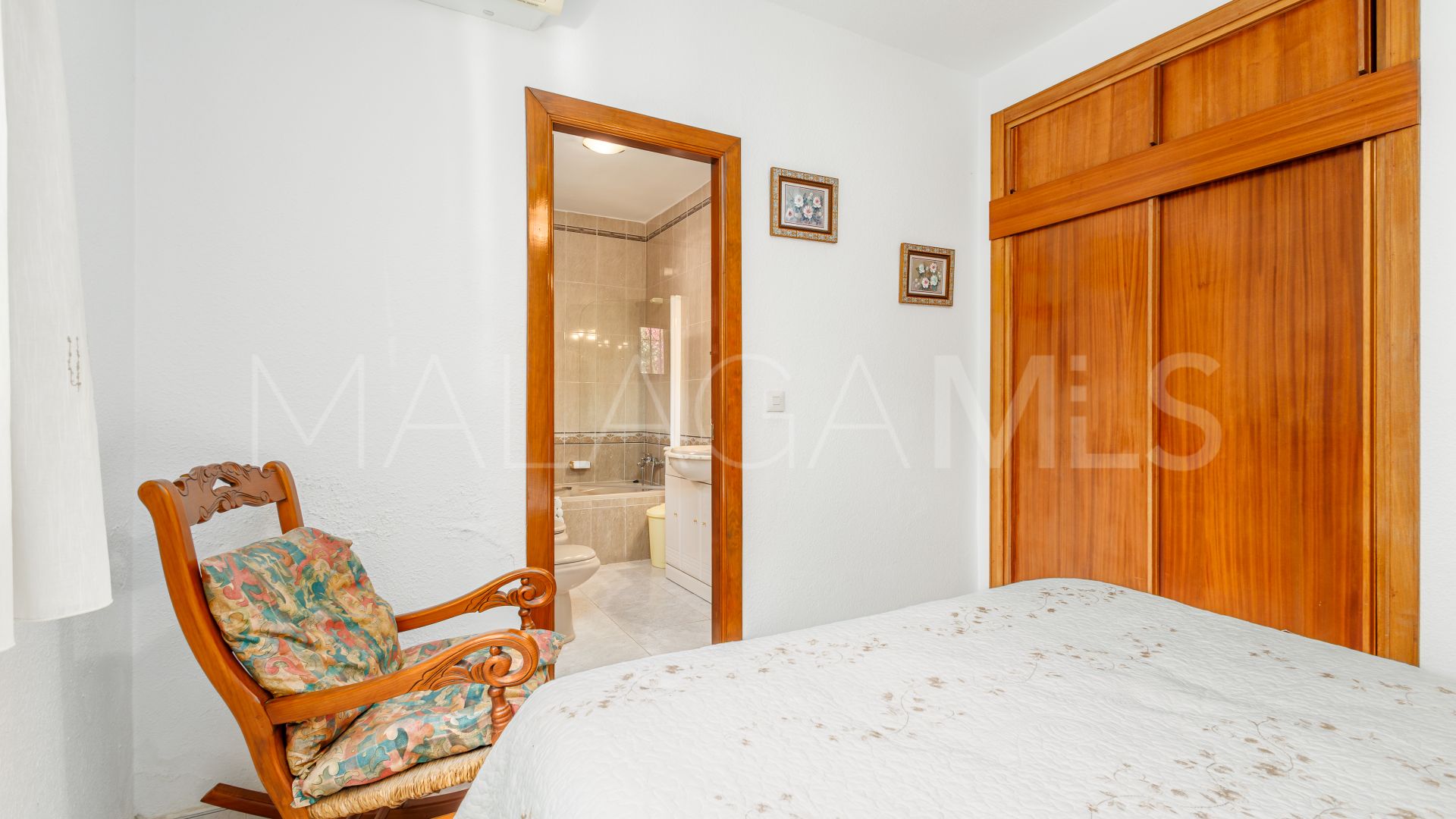 Se vende villa in Alhaurin el Grande with 6 bedrooms