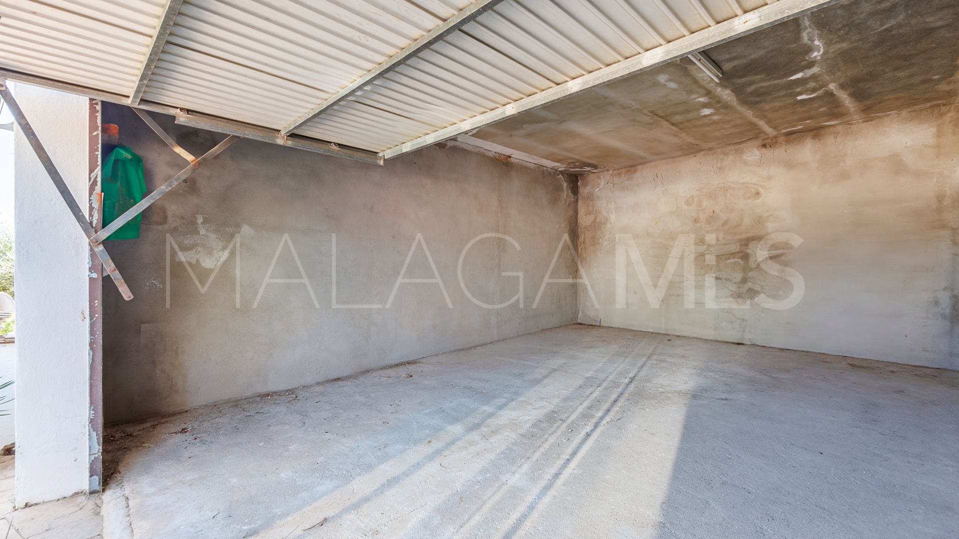 Se vende villa in Alhaurin el Grande with 6 bedrooms