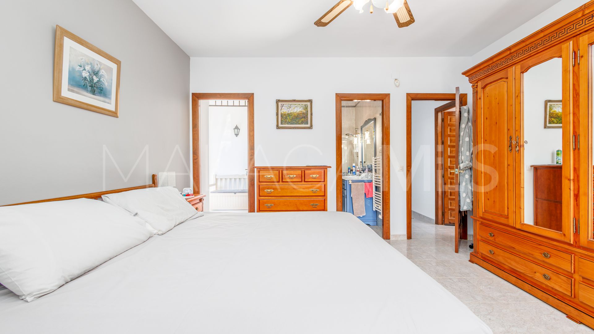 Se vende villa in Alhaurin el Grande with 6 bedrooms