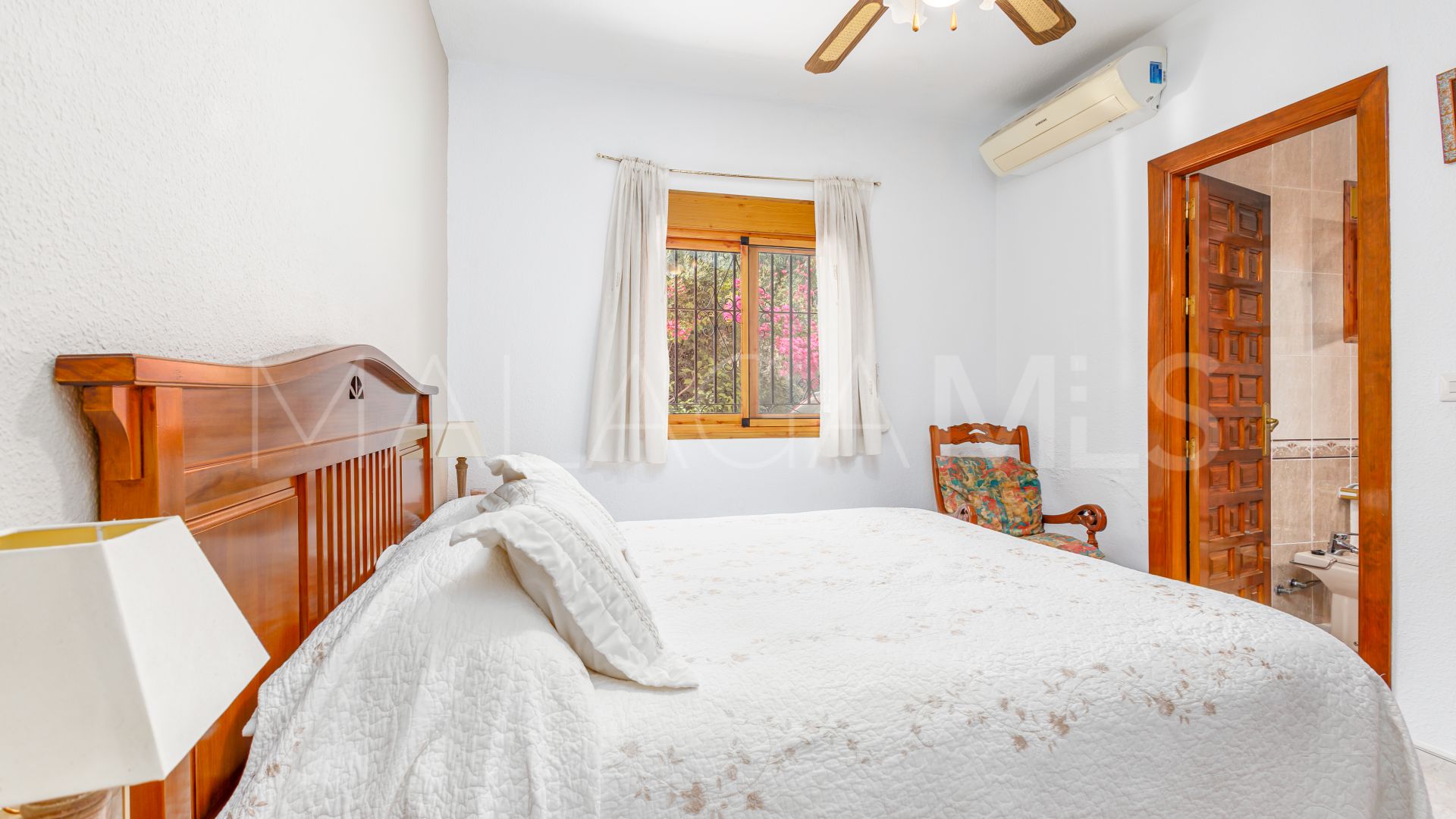 Se vende villa in Alhaurin el Grande with 6 bedrooms