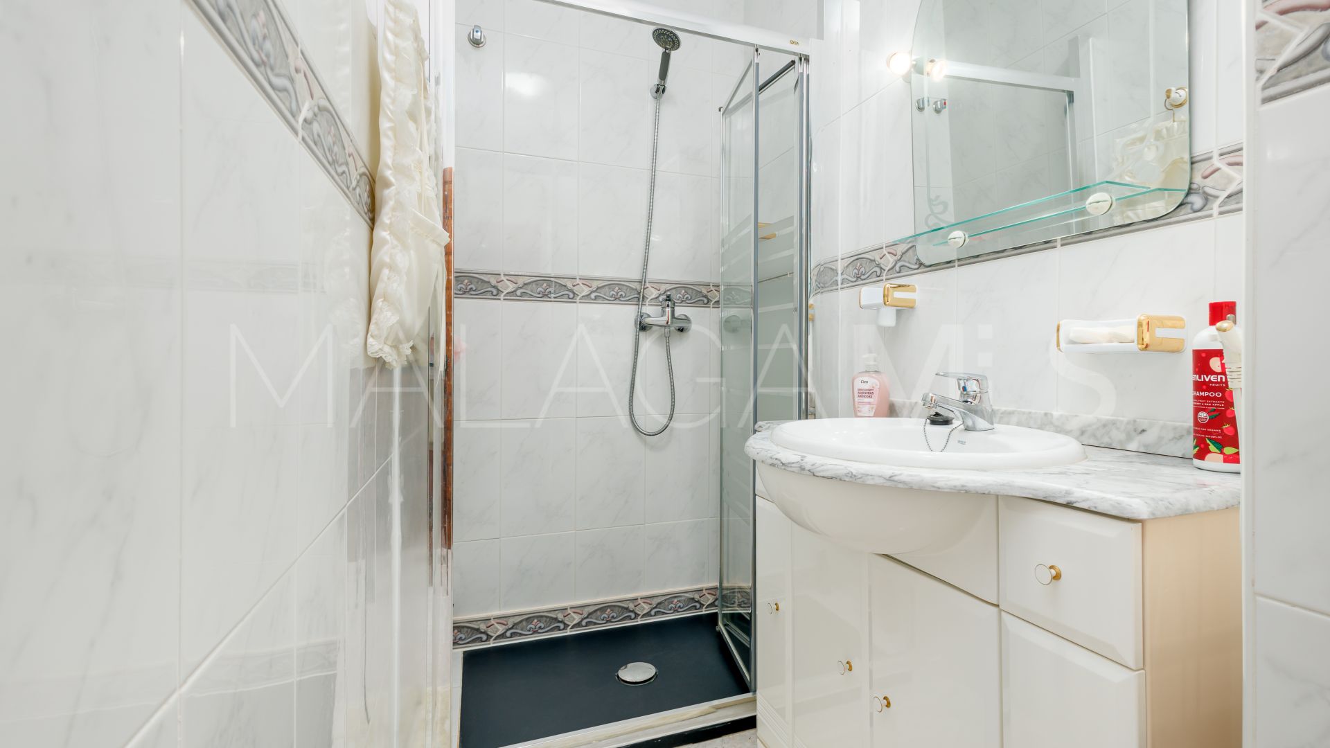 Se vende villa in Alhaurin el Grande with 6 bedrooms