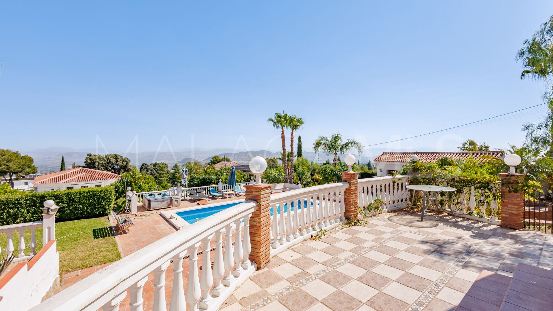 Se vende villa in Alhaurin el Grande with 6 bedrooms