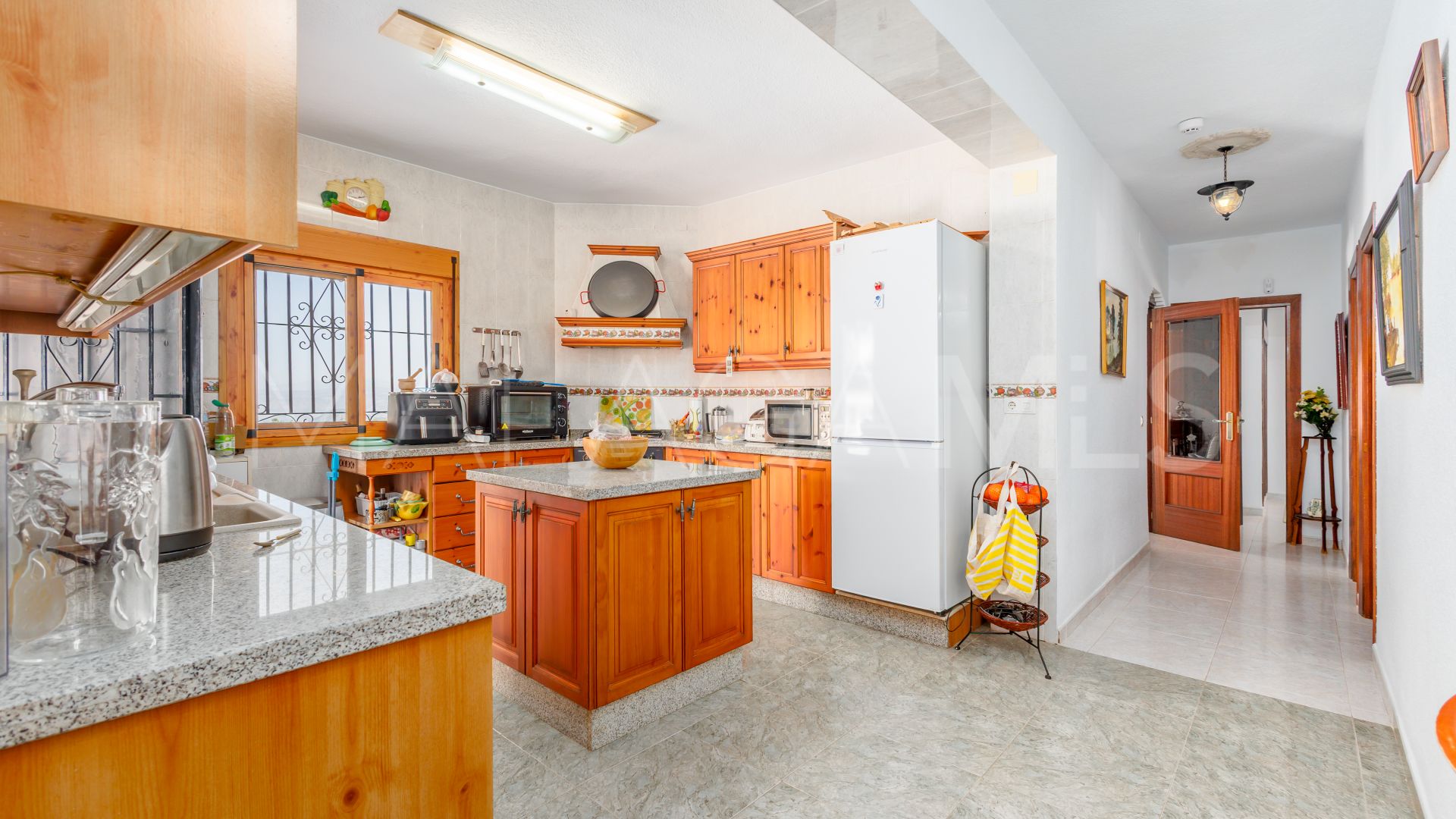 Se vende villa in Alhaurin el Grande with 6 bedrooms