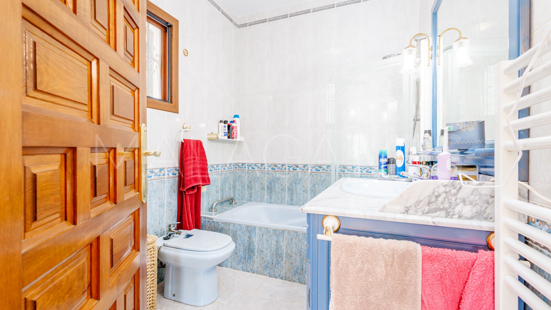 Se vende villa in Alhaurin el Grande with 6 bedrooms
