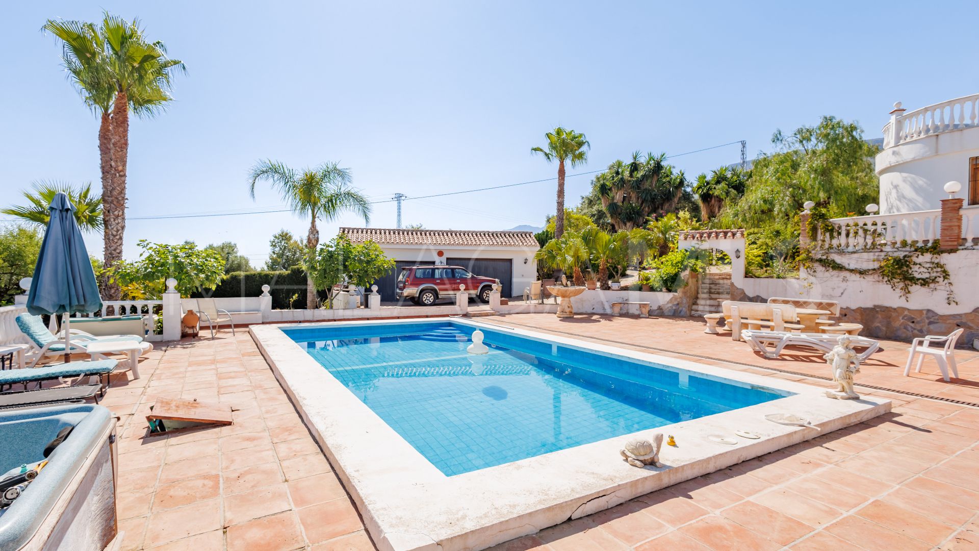 Se vende villa in Alhaurin el Grande with 6 bedrooms