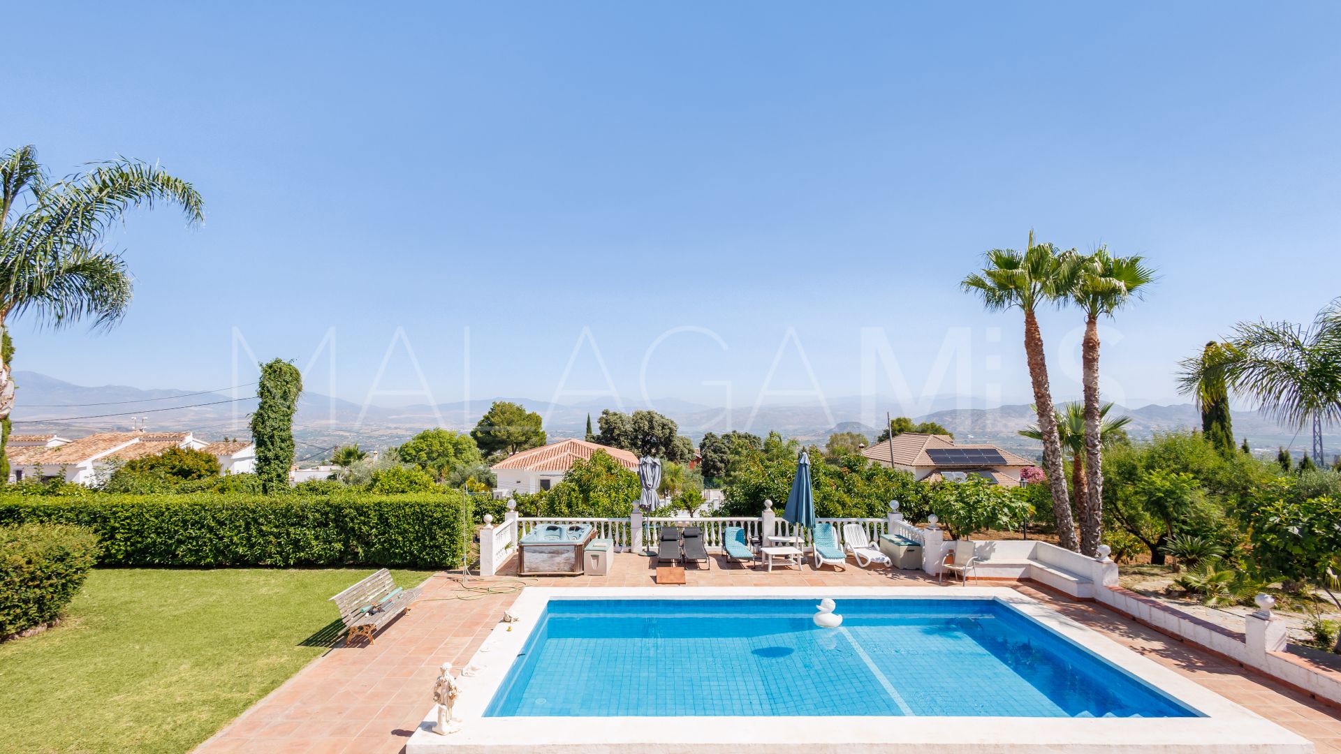 Se vende villa in Alhaurin el Grande with 6 bedrooms