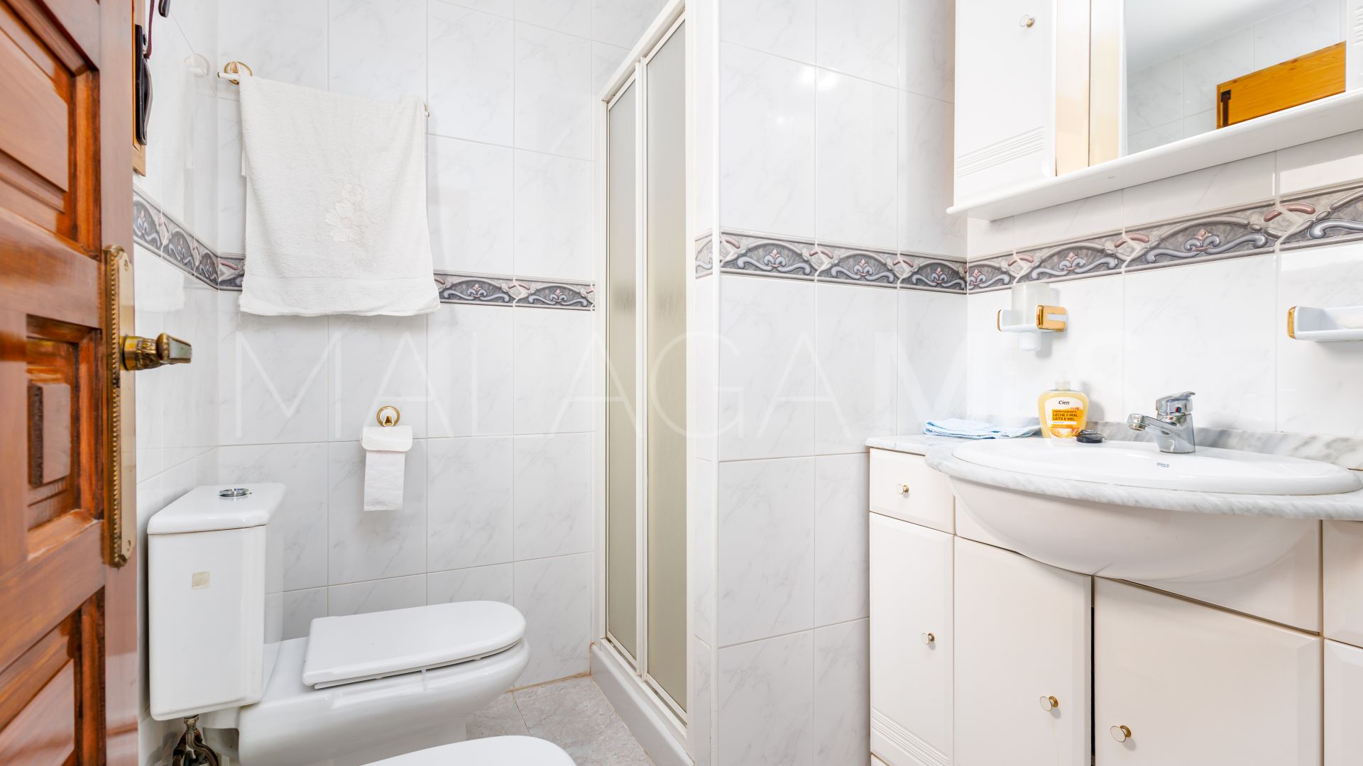 Se vende villa in Alhaurin el Grande with 6 bedrooms