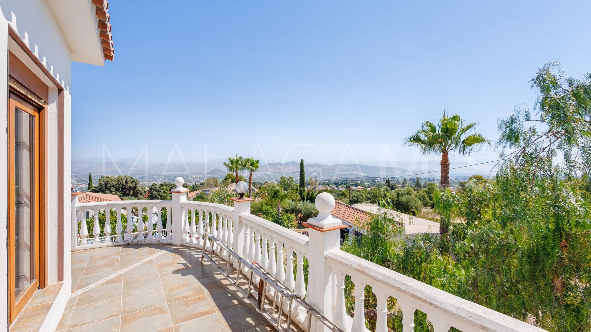 Se vende villa in Alhaurin el Grande with 6 bedrooms