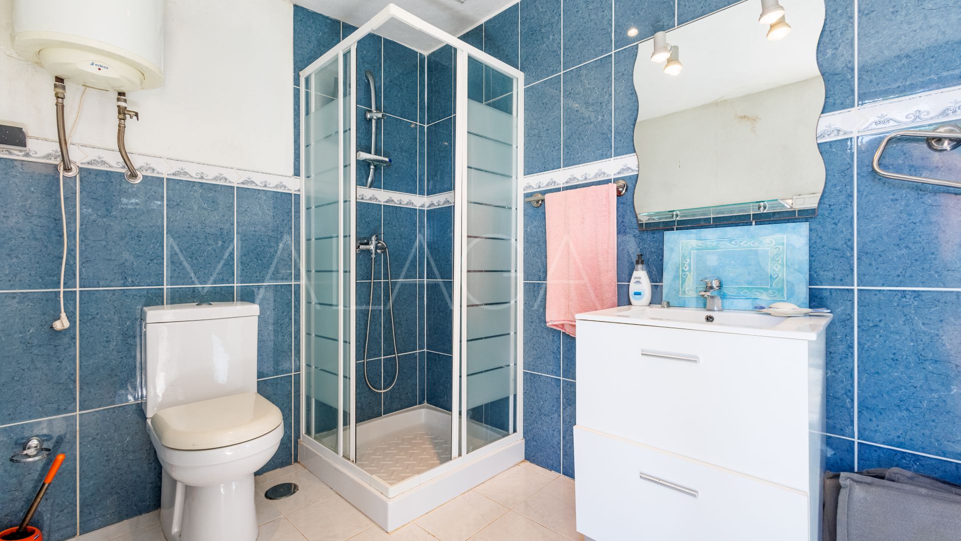 Se vende villa in Alhaurin el Grande with 6 bedrooms