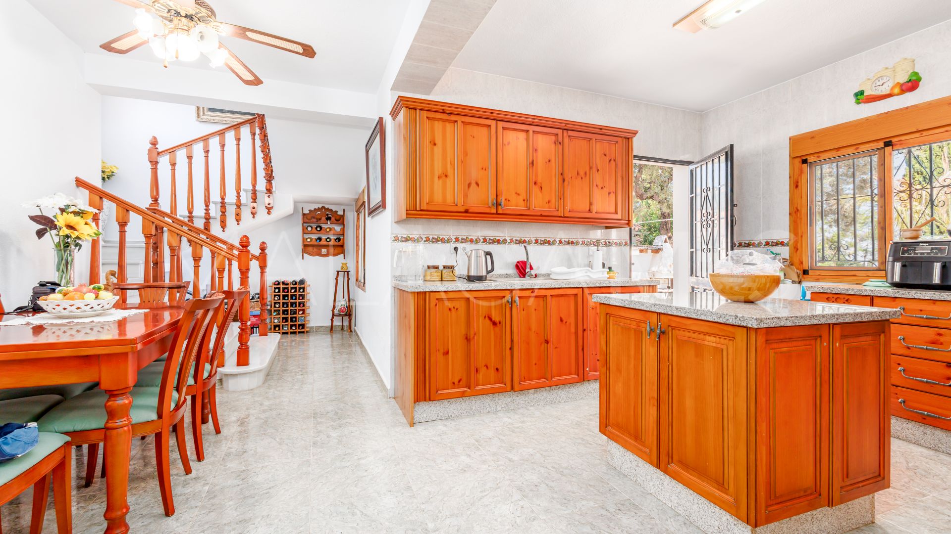 Se vende villa in Alhaurin el Grande with 6 bedrooms