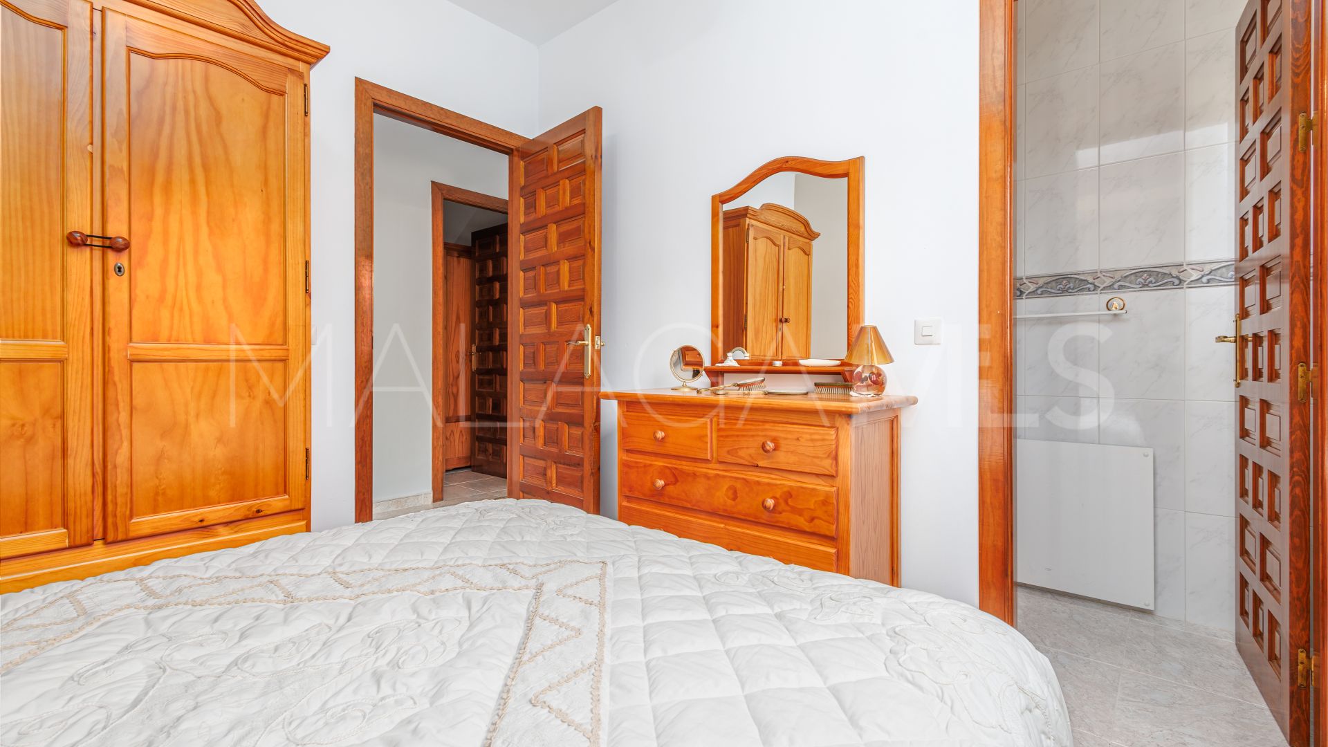 Se vende villa in Alhaurin el Grande with 6 bedrooms