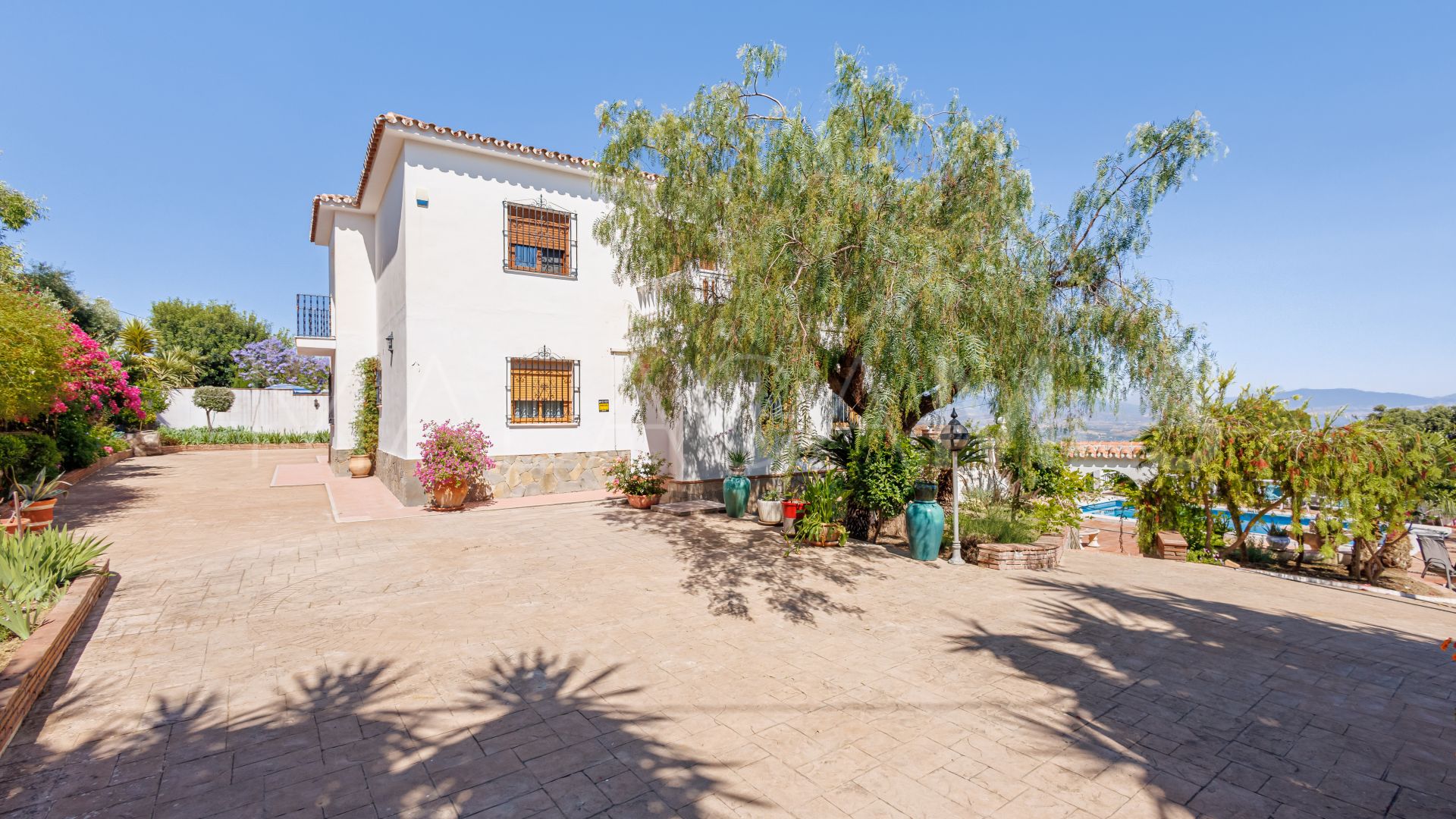 Se vende villa in Alhaurin el Grande with 6 bedrooms
