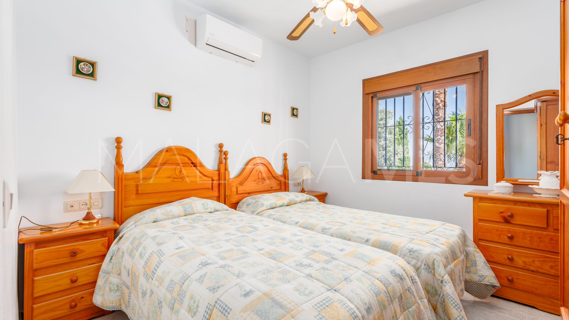 Se vende villa in Alhaurin el Grande with 6 bedrooms