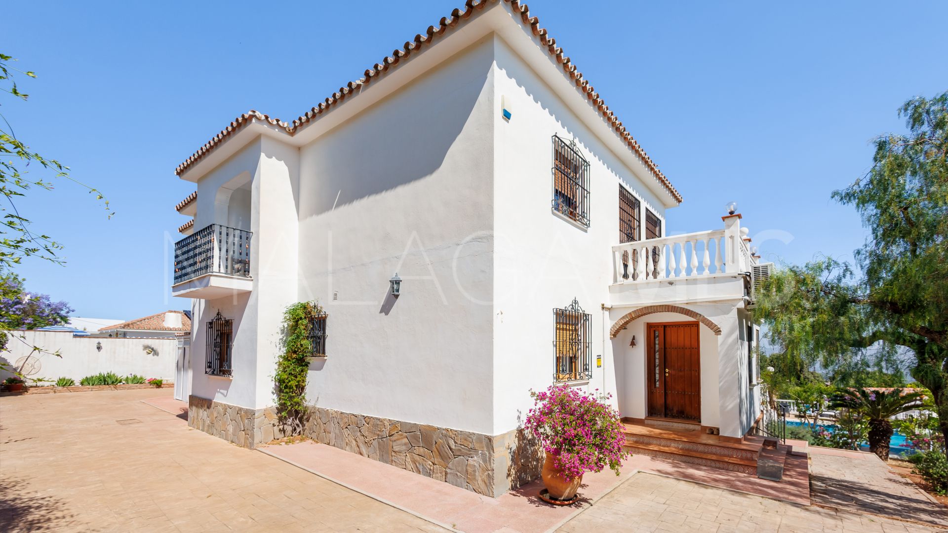 Se vende villa in Alhaurin el Grande with 6 bedrooms