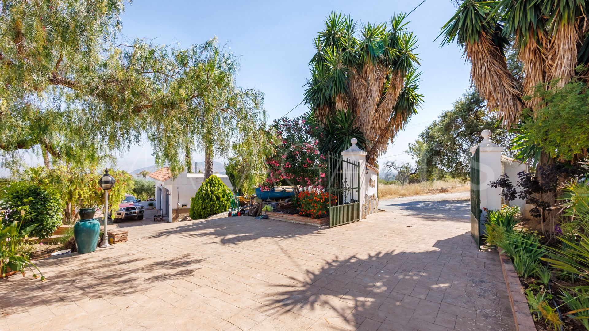 Se vende villa in Alhaurin el Grande with 6 bedrooms