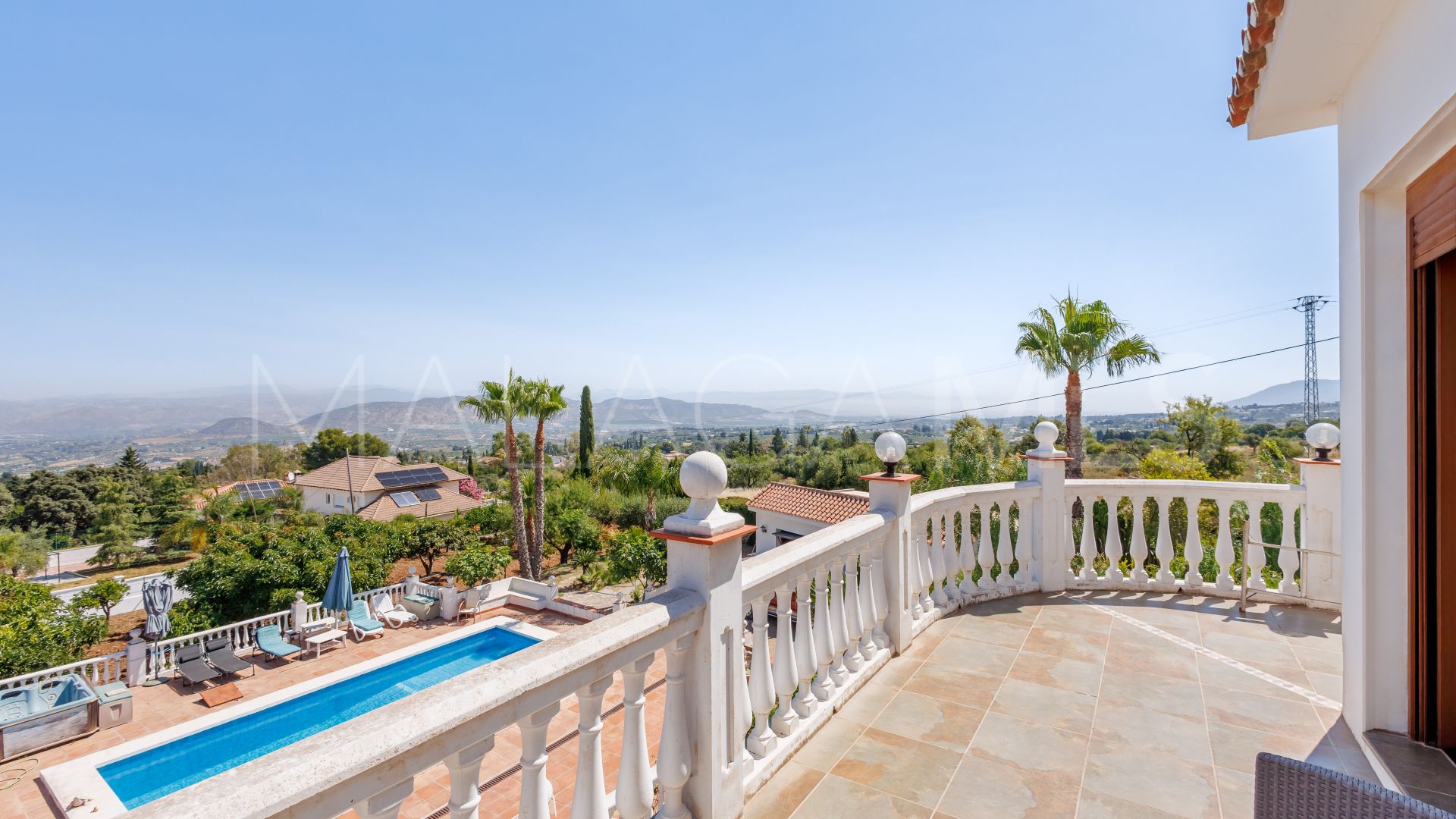 Se vende villa in Alhaurin el Grande with 6 bedrooms