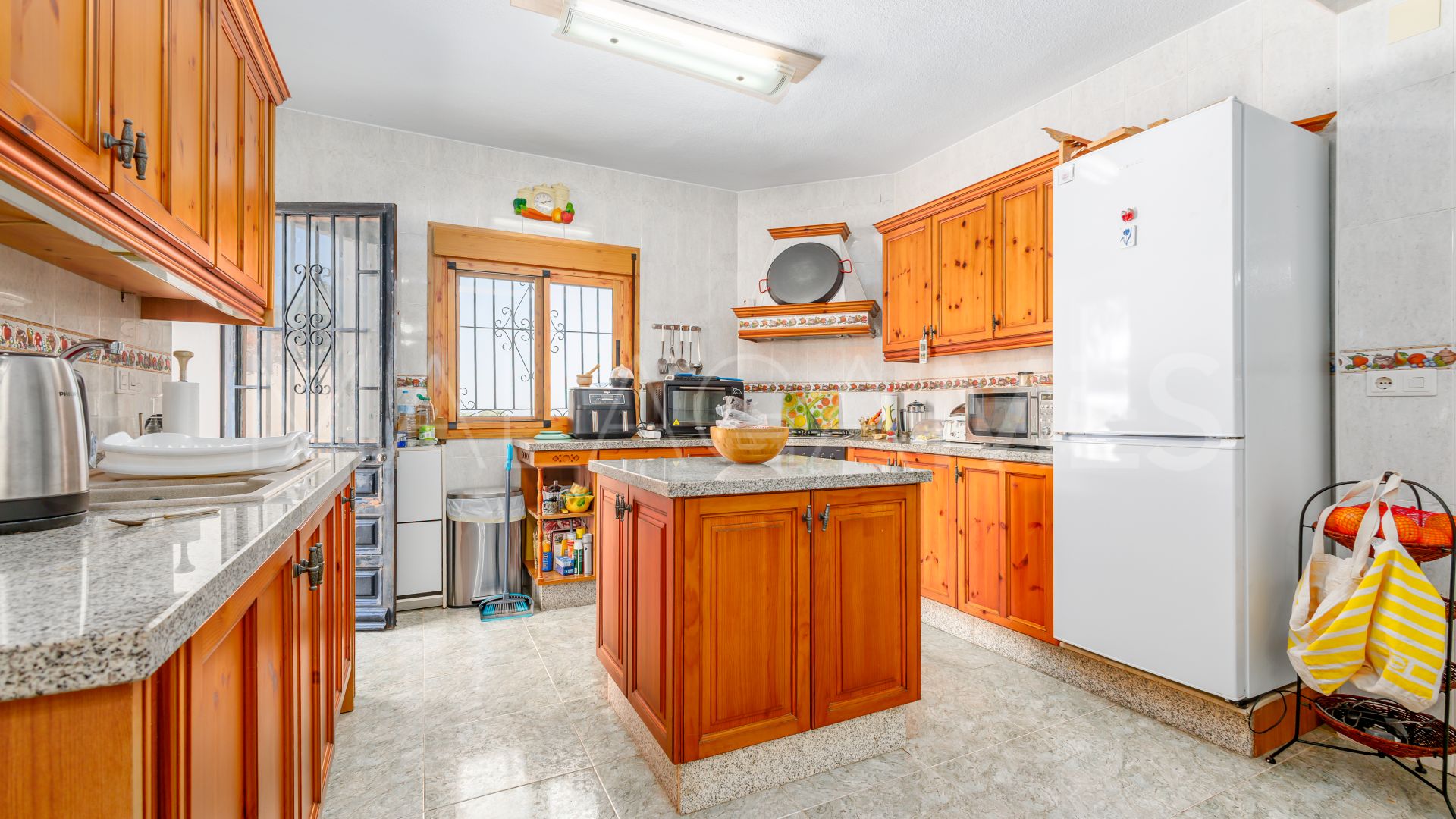 Se vende villa in Alhaurin el Grande with 6 bedrooms