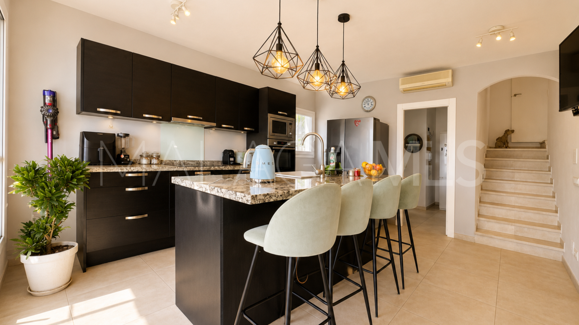 Buy casa de 6 bedrooms in Las Farolas