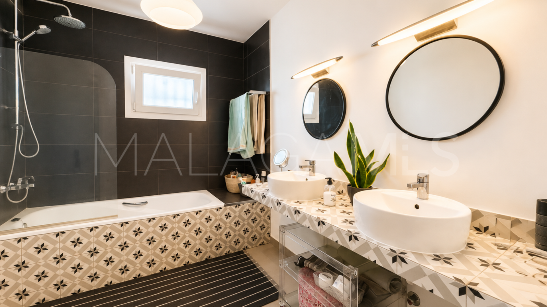 Buy casa de 6 bedrooms in Las Farolas
