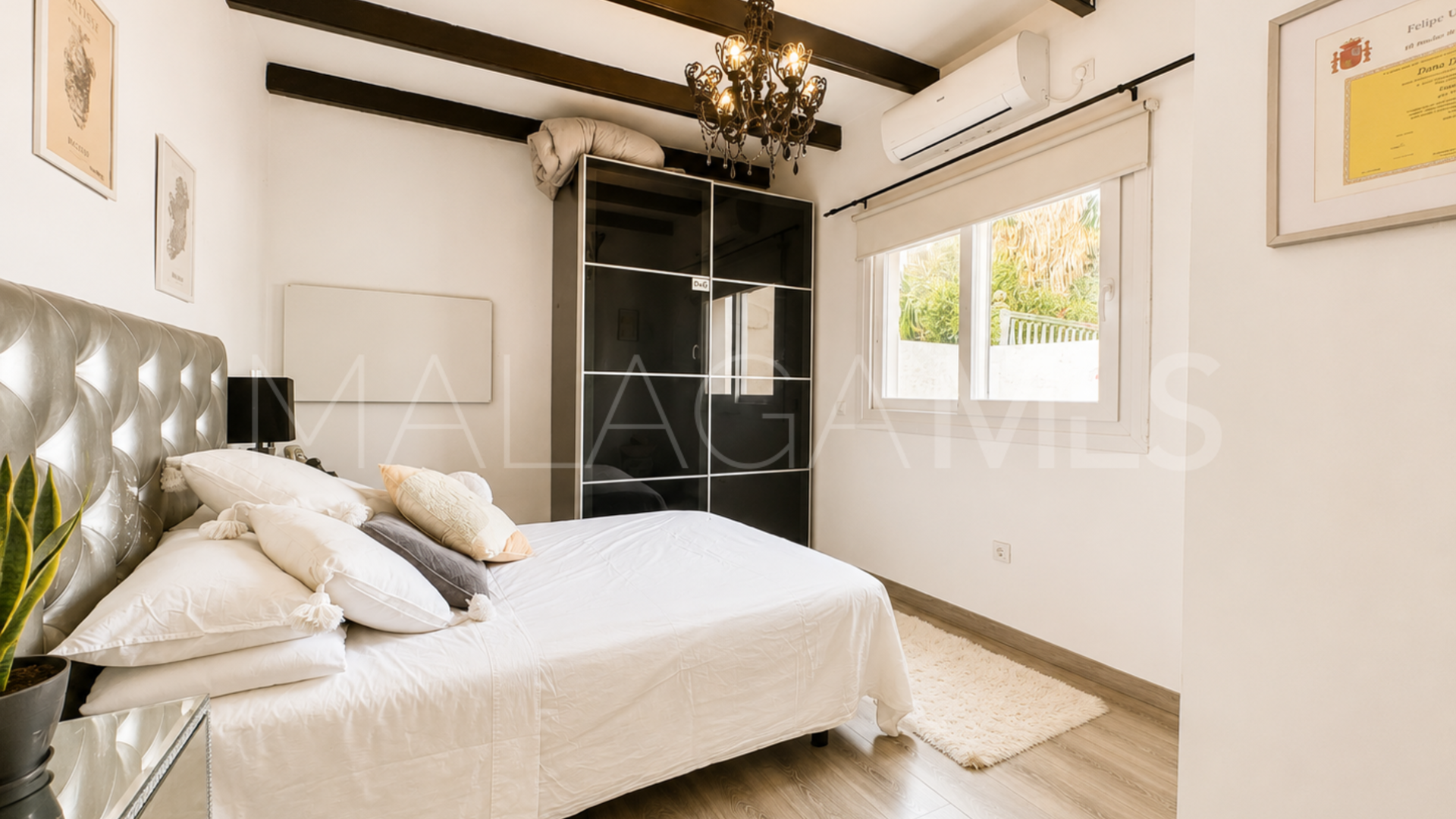 Buy casa de 6 bedrooms in Las Farolas
