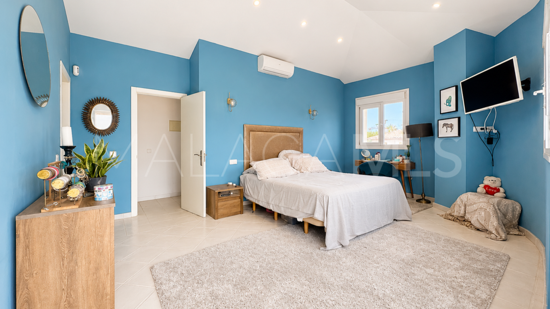 Buy casa de 6 bedrooms in Las Farolas