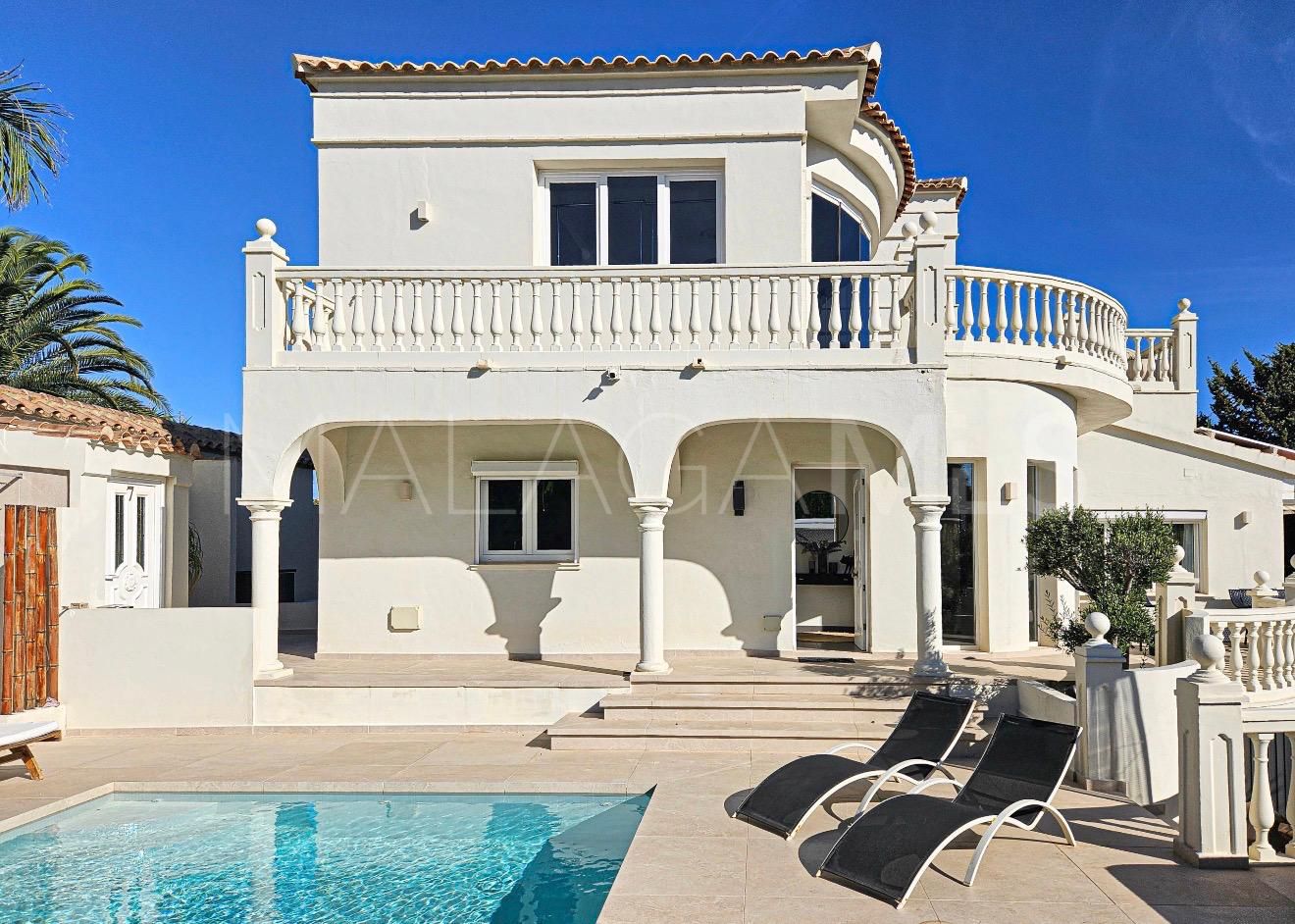 Villa for sale in El Faro