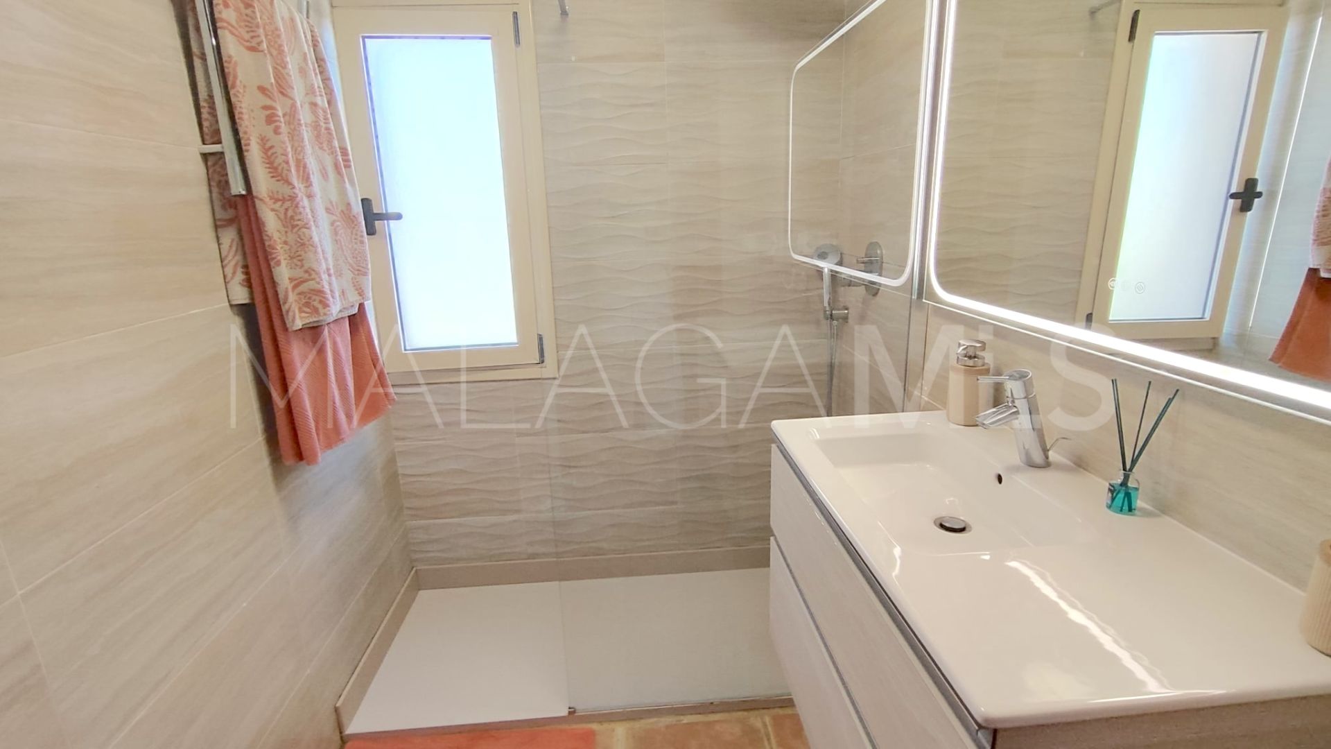 Town house for sale in Las Lagunas