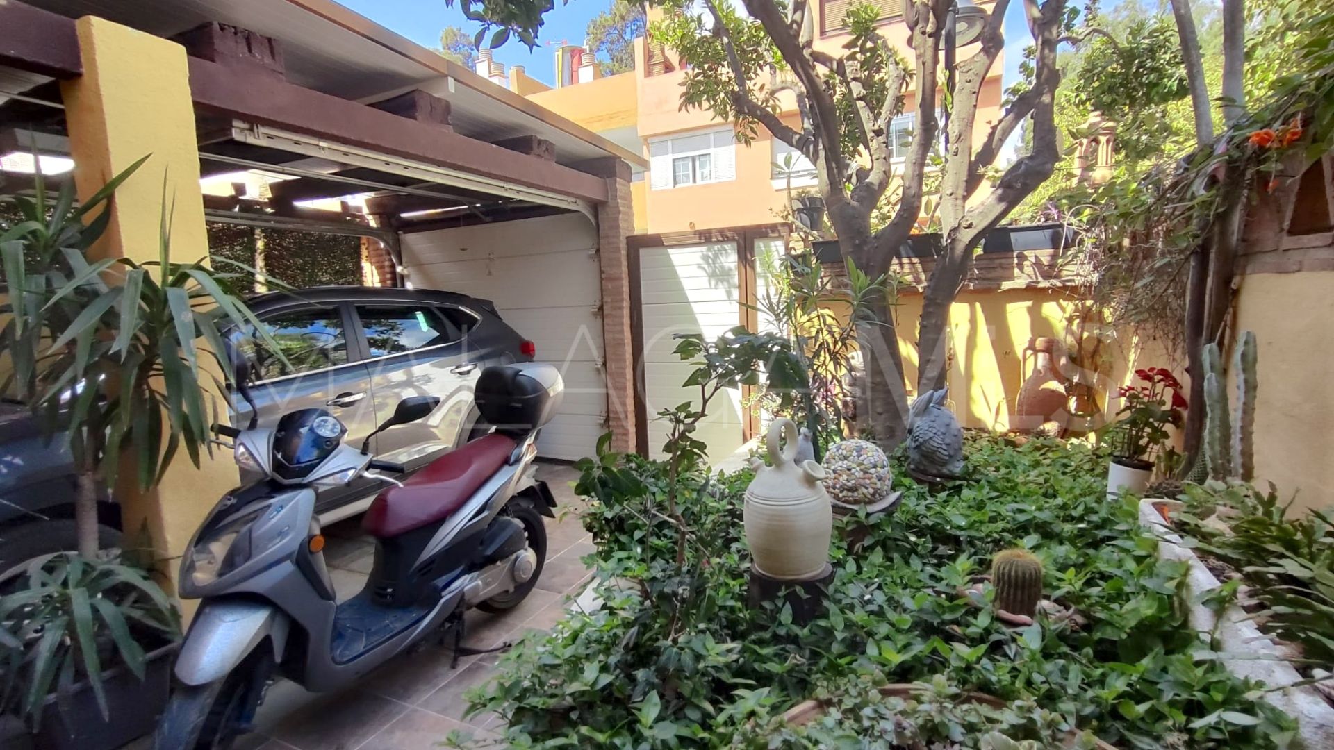 Town house for sale in Las Lagunas