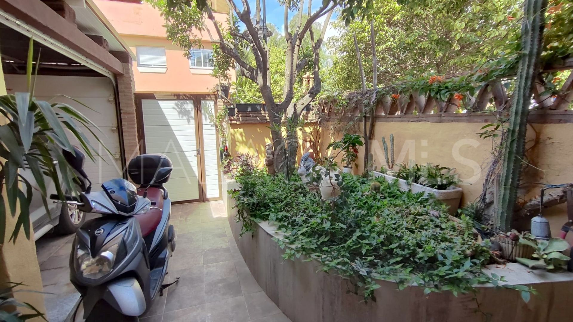 Town house for sale in Las Lagunas