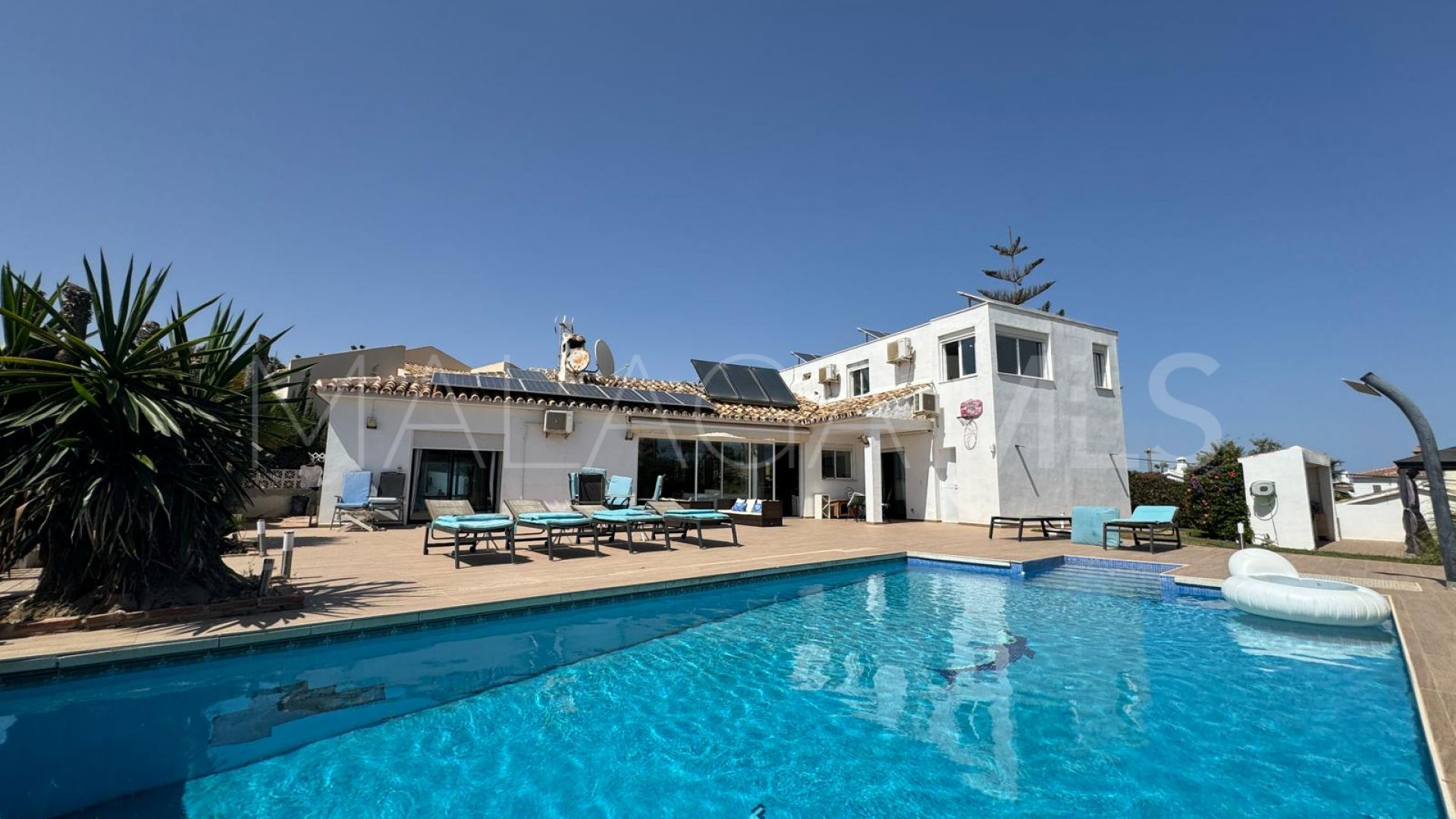Hus i byn for sale in El Chaparral