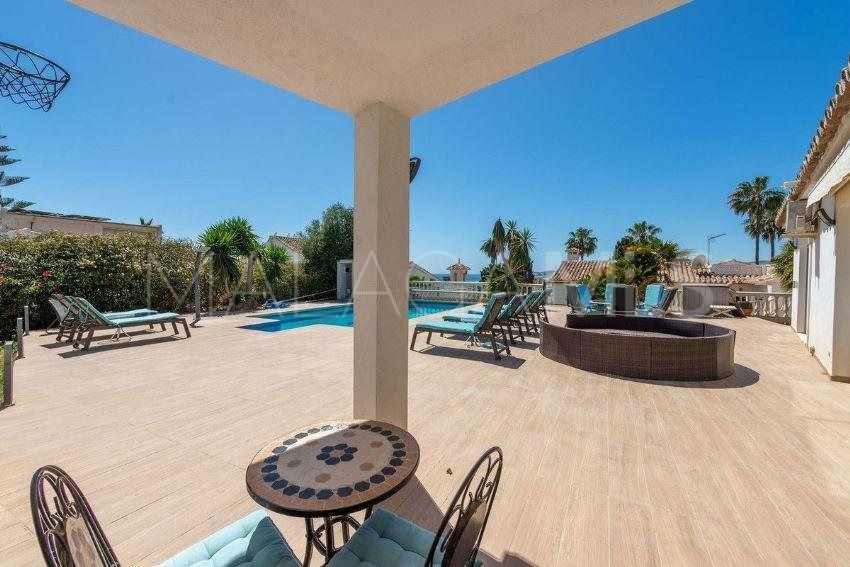 Hus i byn for sale in El Chaparral