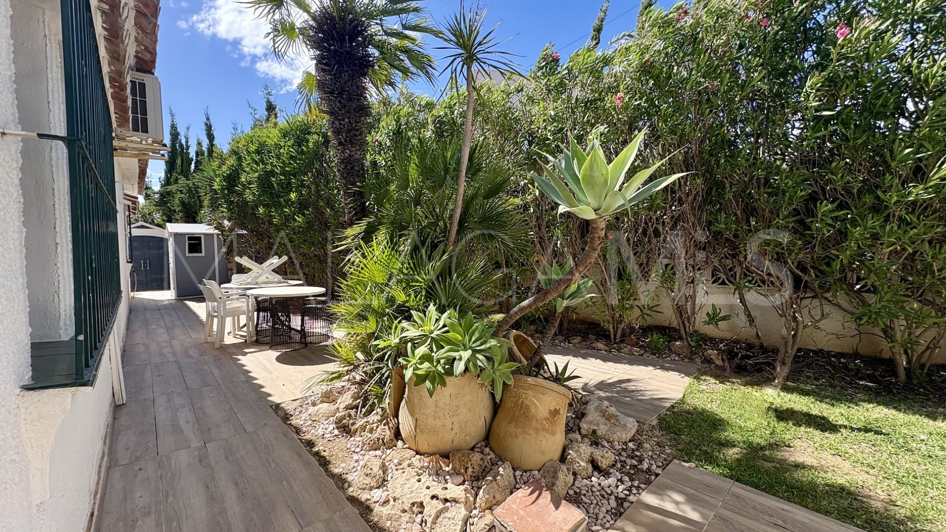 Hus i byn for sale in El Chaparral