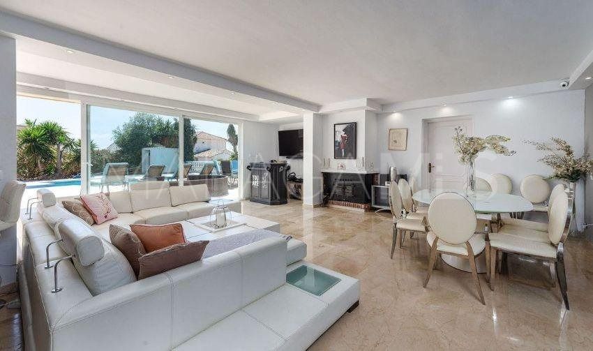 Hus i byn for sale in El Chaparral