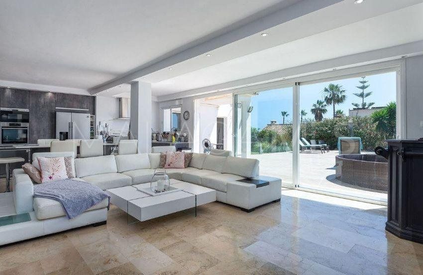 Hus i byn for sale in El Chaparral