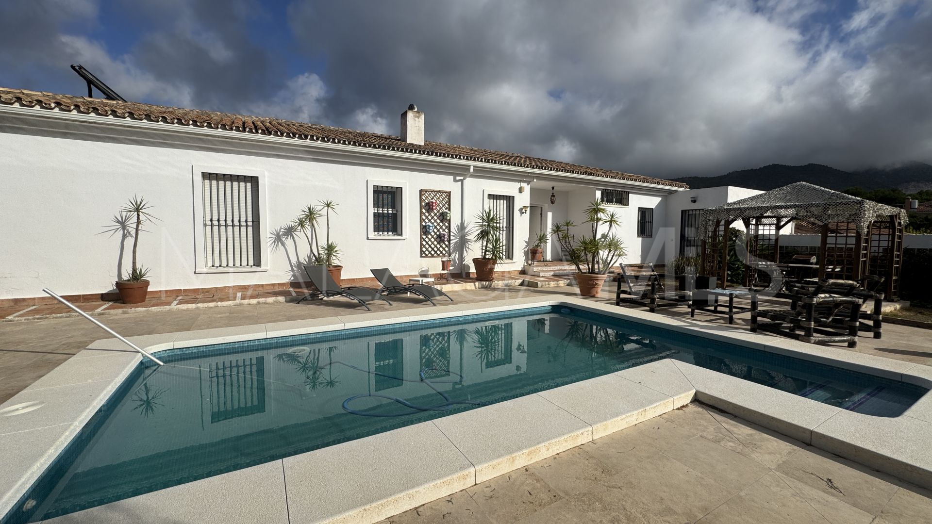 Villa for sale in Pinos de Alhaurín