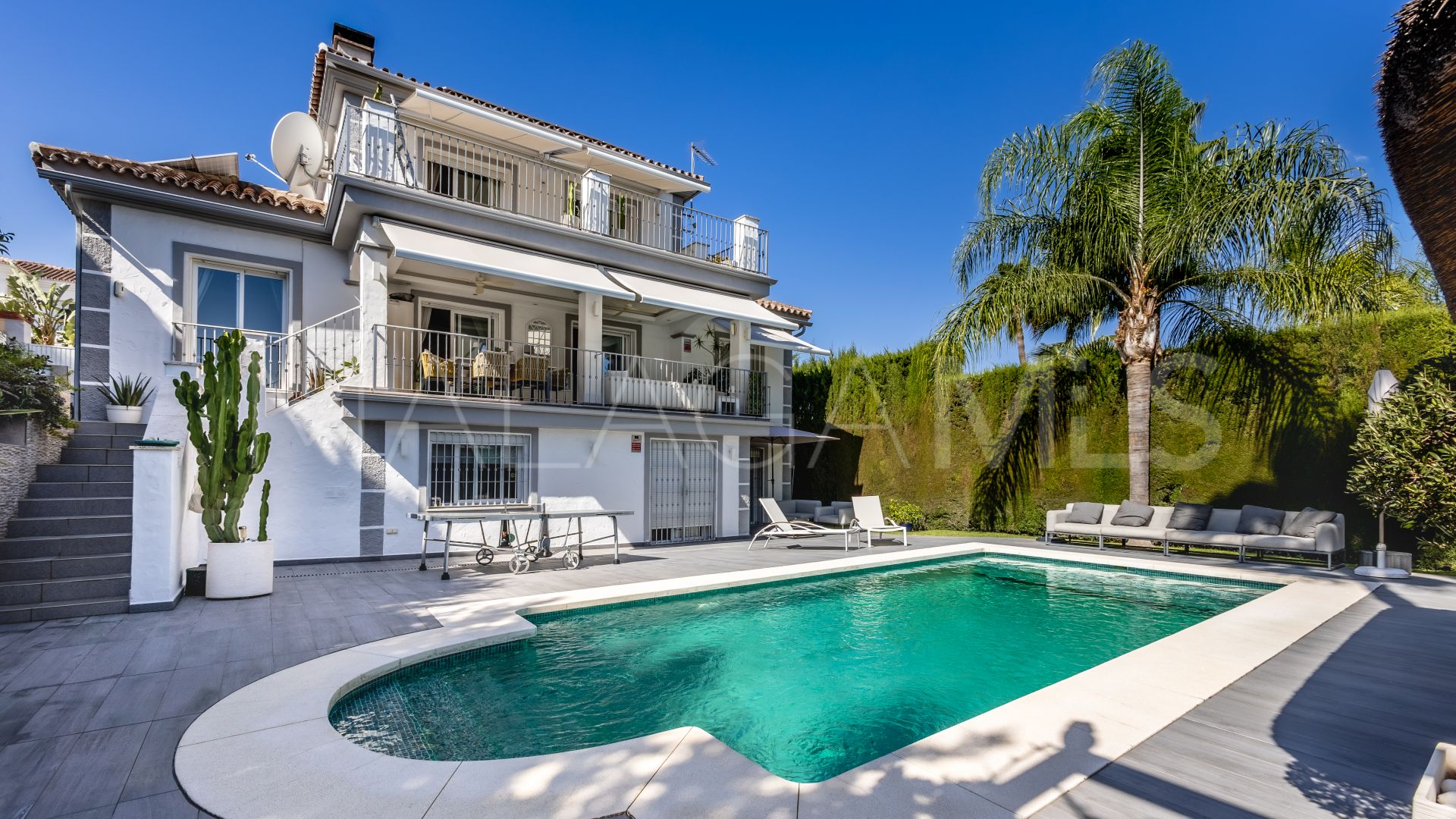 6 bedrooms villa for sale in Coin