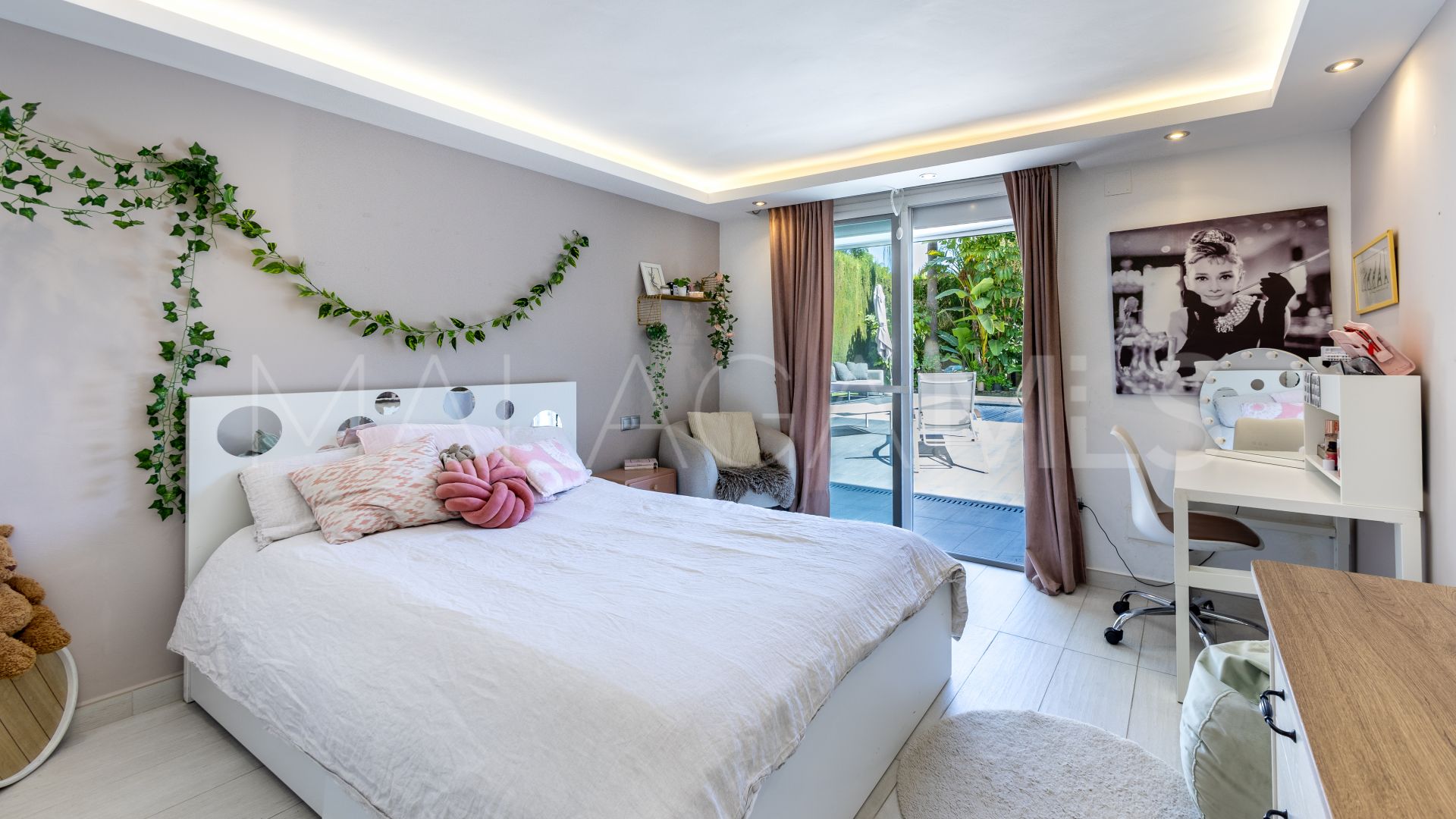 6 bedrooms villa for sale in Coin