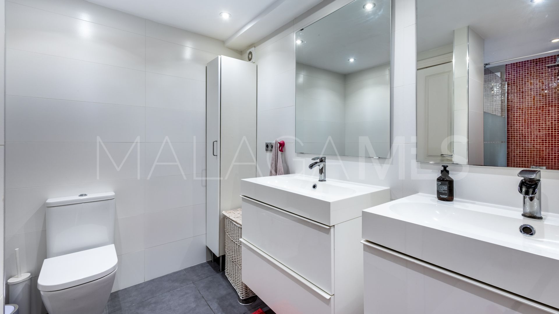 6 bedrooms villa for sale in Coin