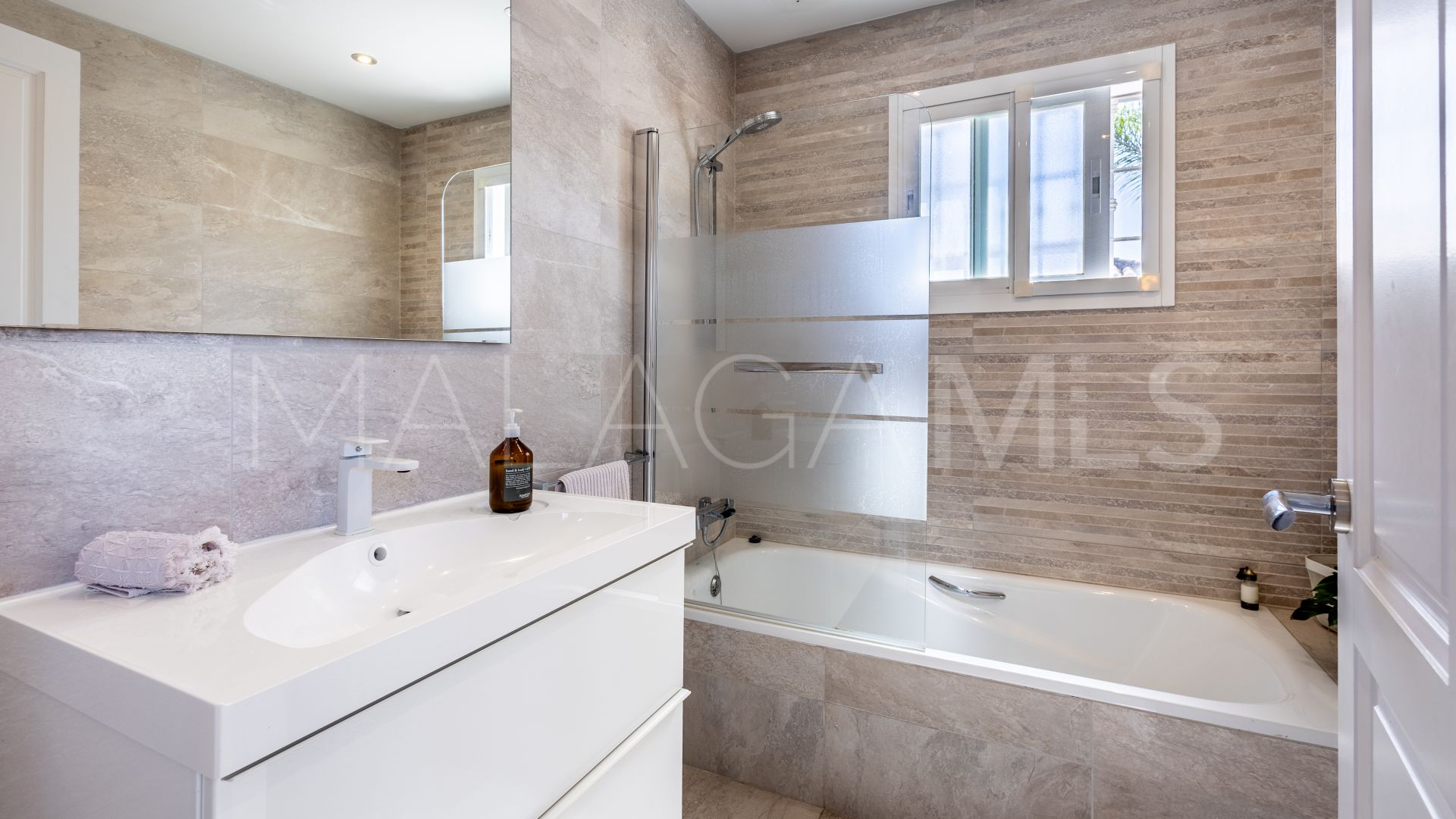 6 bedrooms villa for sale in Coin