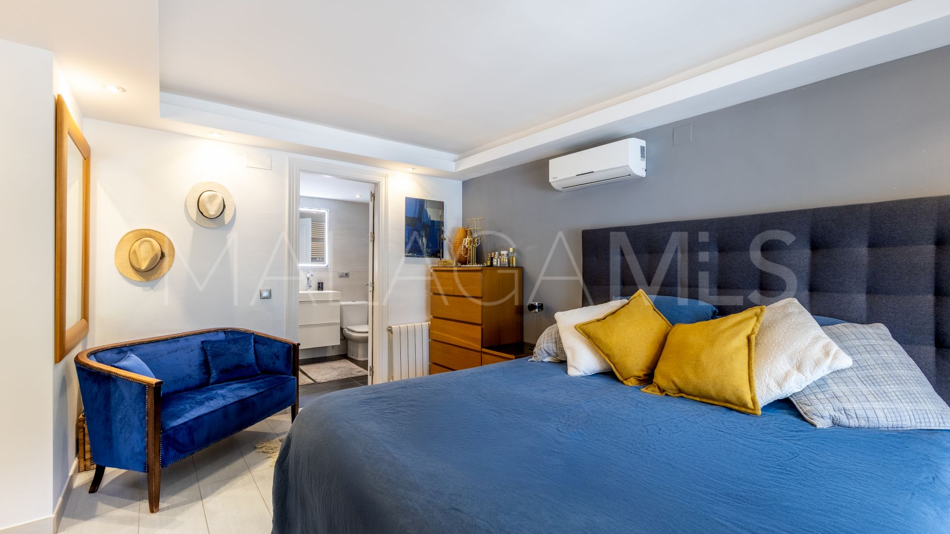 6 bedrooms villa for sale in Coin