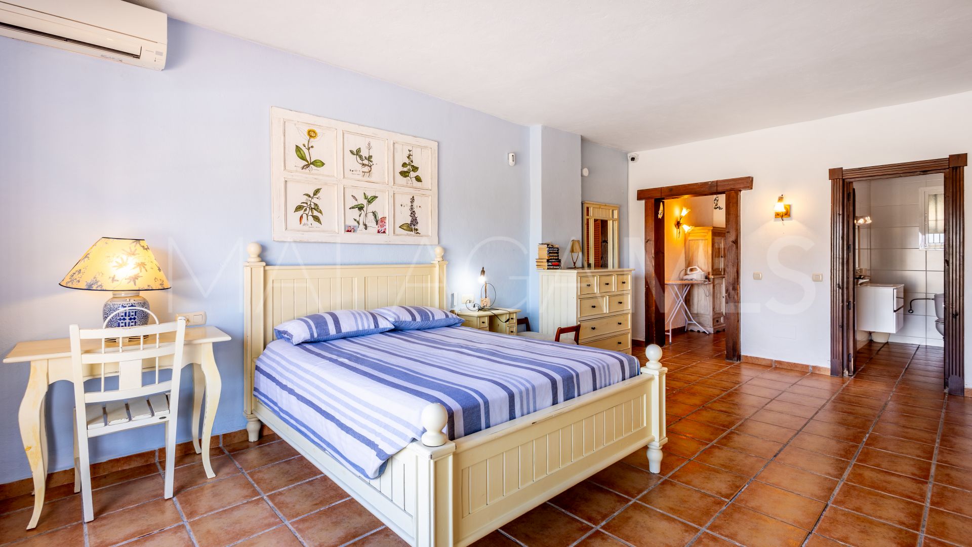 For sale villa with 4 bedrooms in Alhaurin el Grande