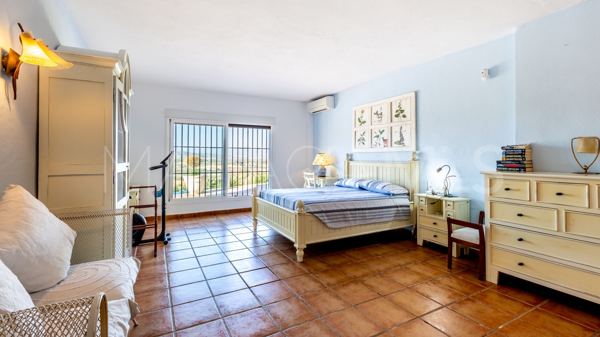 For sale villa with 4 bedrooms in Alhaurin el Grande