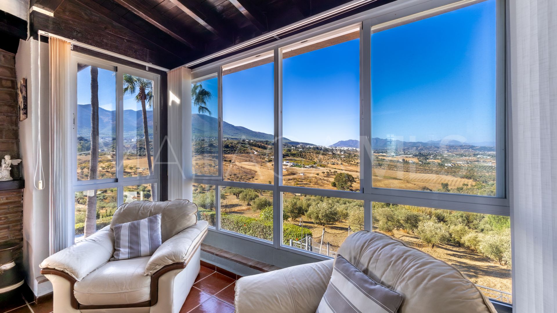 For sale villa with 4 bedrooms in Alhaurin el Grande