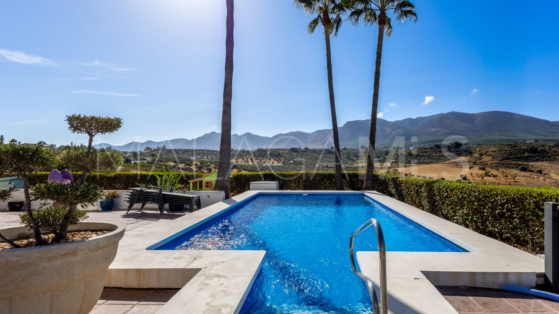 For sale villa with 4 bedrooms in Alhaurin el Grande