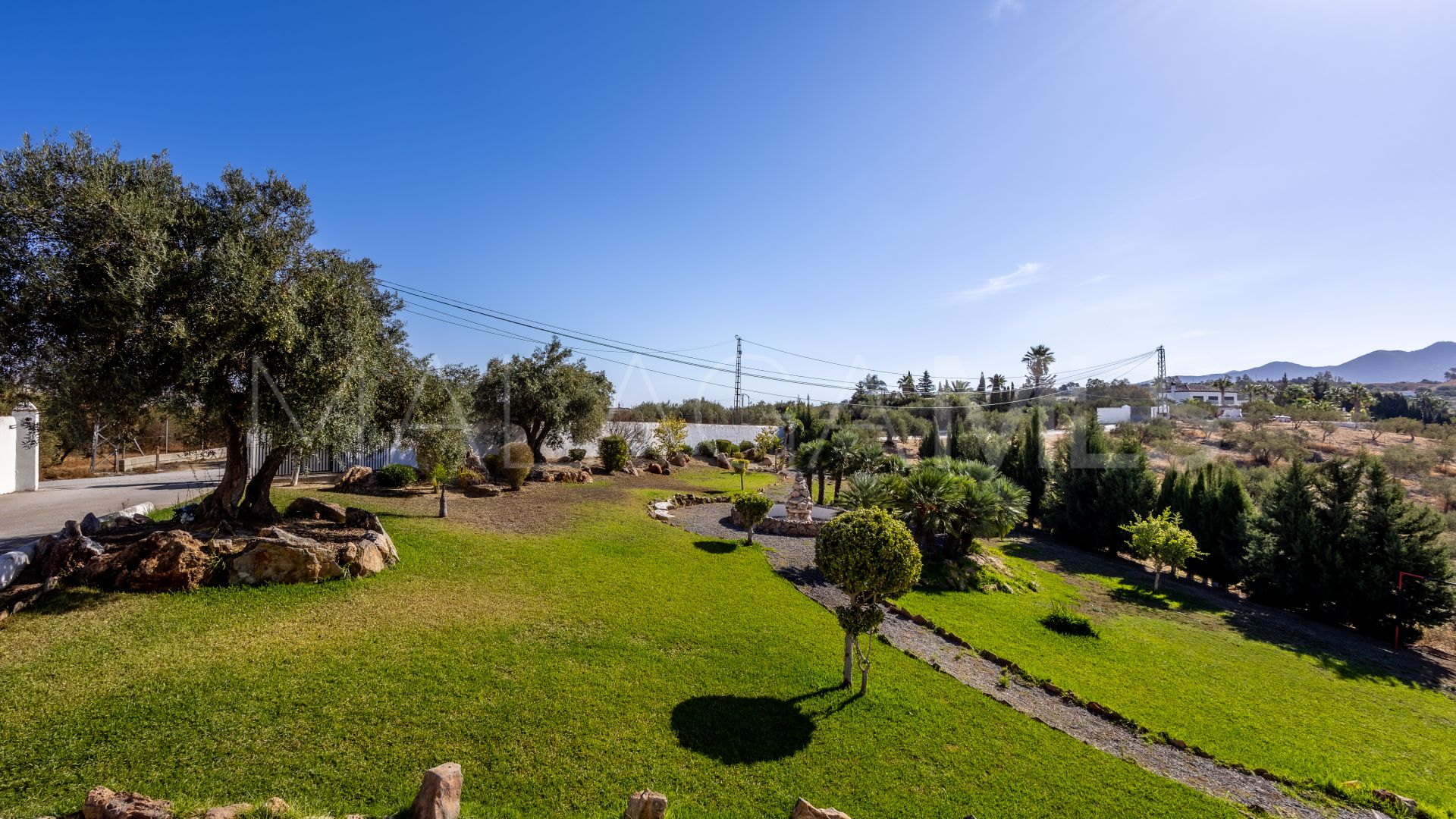 For sale villa with 4 bedrooms in Alhaurin el Grande