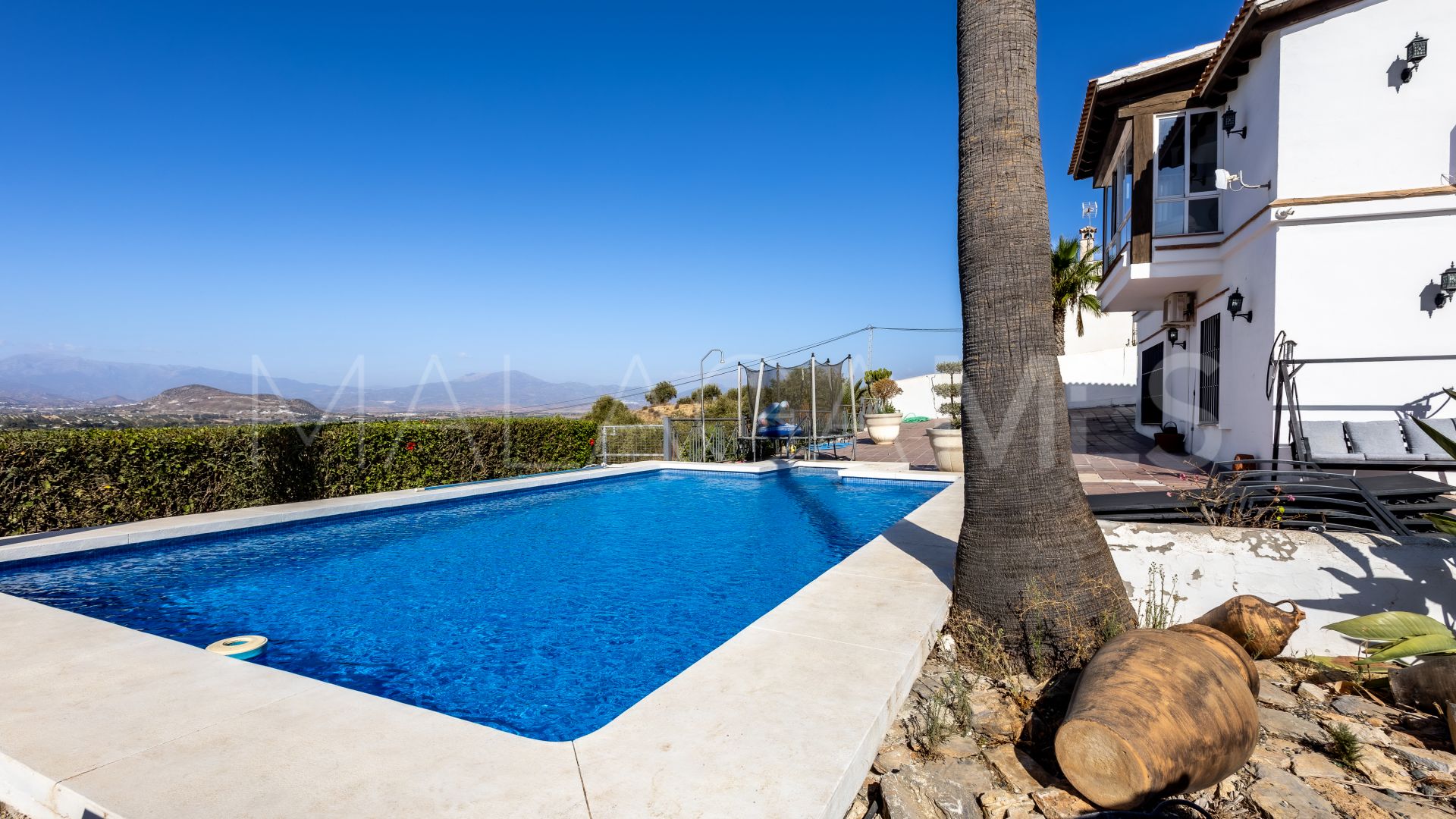 For sale villa with 4 bedrooms in Alhaurin el Grande