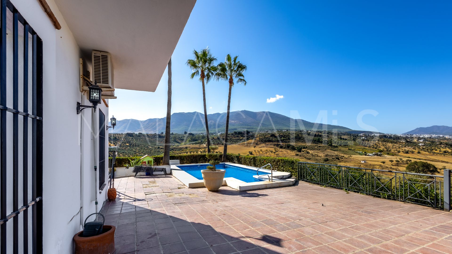 For sale villa with 4 bedrooms in Alhaurin el Grande